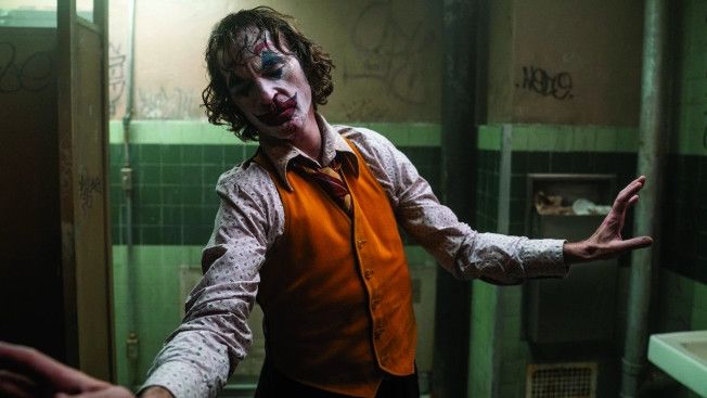 Todd Phillips Ungkap Judul dan Pastikan Joaquin Phoenix Kembali di Sekuel Joker