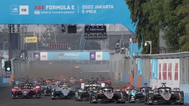 Hemat Penggunaan Lampu, Ahmad Sahroni Usulkan Formula E 2023 Digelar Siang Hari