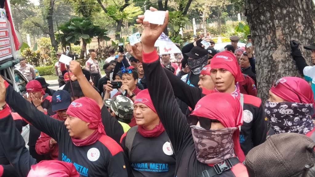 Ribuan Buruh di Bekasi dan Tangerang Diadang saat Menuju DPR