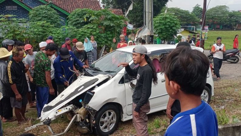 KA Siliwangi Tabrak Mobil di Selajambe Cianjur, Pengemudi Selamat