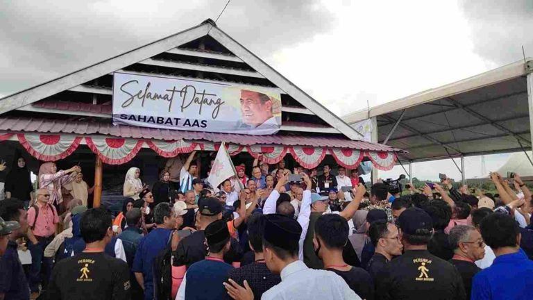 Diteriaki Warga Soal Stadion, Anies Baswedan Siap Bangun yang Setara JIS di Makassar Kalau Jadi Presiden