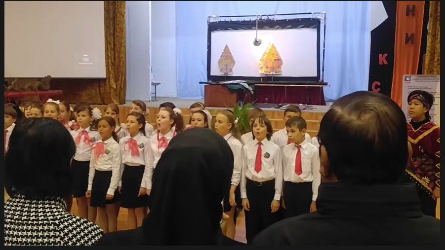 Anak Sekolah di Rusia Sambut Jokowi Pakai Lagu Indonesia Raya Saat Ketemu Putin, Cek Faktanya