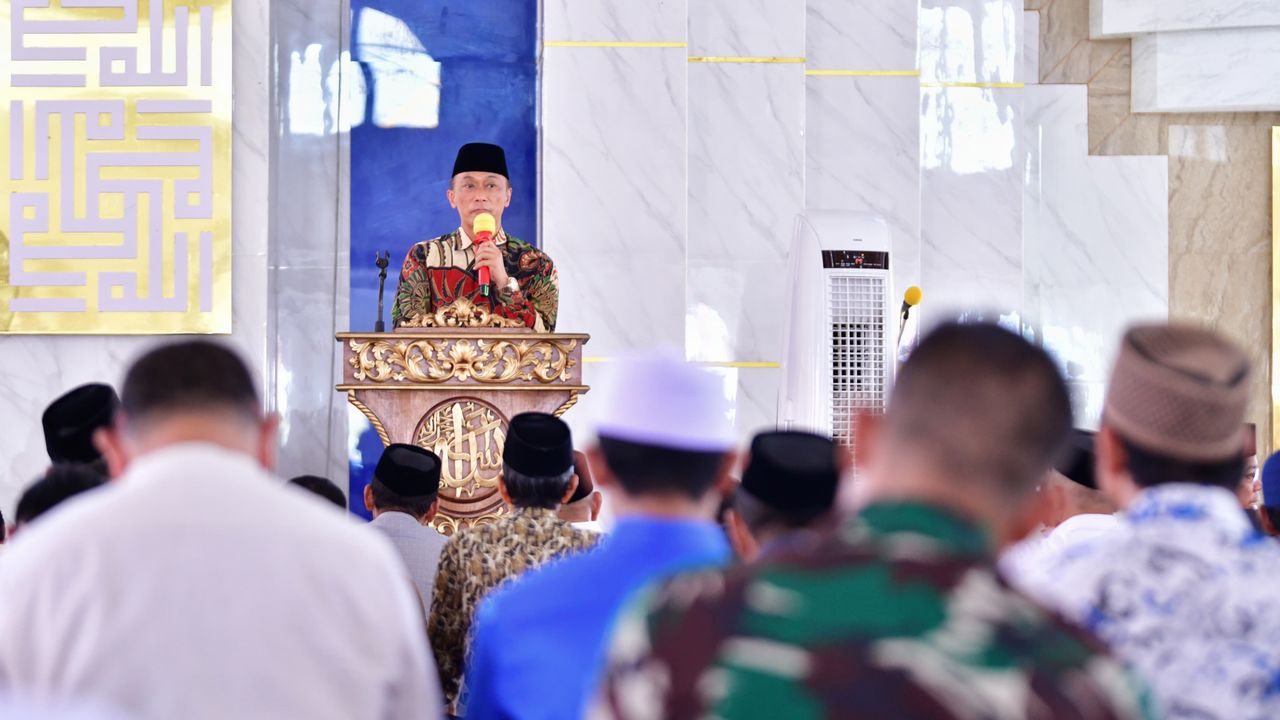 Pesan Penting Pj Gubernur Sulsel Zudan Saat Salat Jumat Perdana di Masjid 99 Kubah