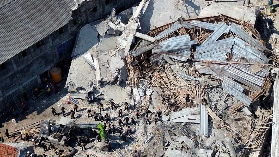 Ponpes Al-Khoziny Buduran Sidoarjo Ambruk, DPR: Baru 52 Pesantren di Indonesia yang Memiliki IMB