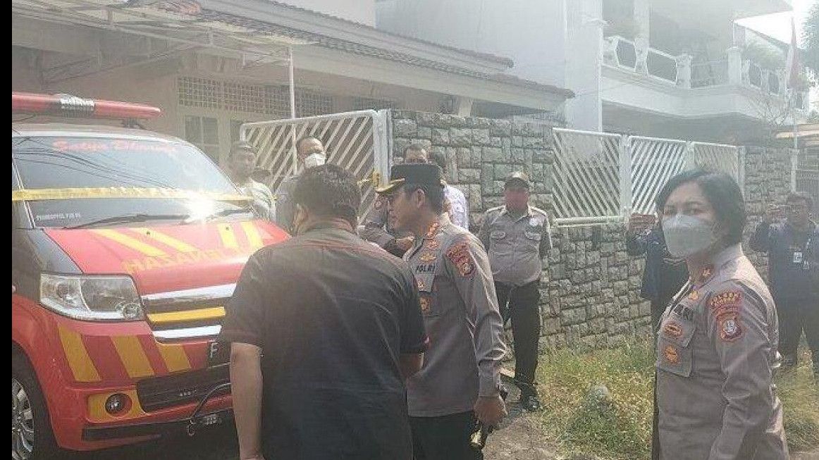 Polisi Kembali Lakukan Olah TKP di Kasus Penemuan Kerangka Ibu-Anak di Perumahan Bukit Cinere Indah Depok