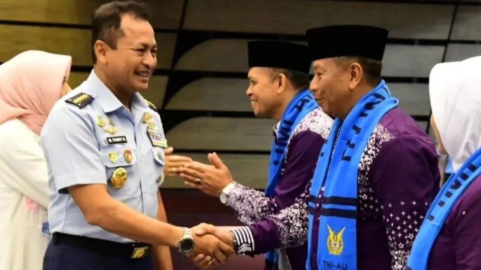 KSAU Antar Keberangkatan 302 Calon Haji di Markas Besar TNI AU