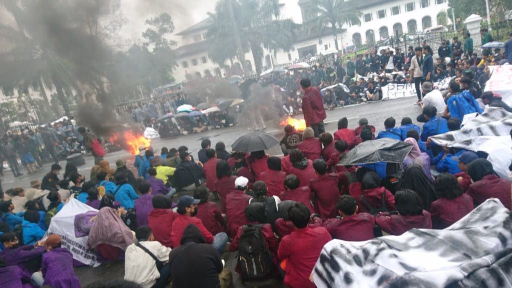 Aksi Demo 11 April di Gedung Sate Bandung, Ini Tuntutan Mahasiswa