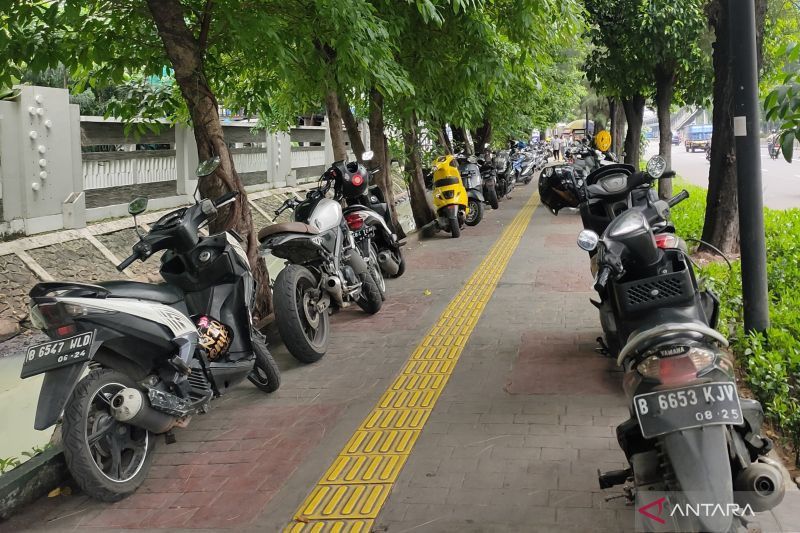Trotoar di Kyai Tapa Dibikin Jadi Parkiran, Bikin Jakarta Tampak Amburadul
