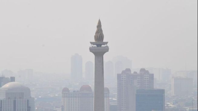 Pakai Masker saat di Luar Rumah, Kualitas Udara Jakarta Terburuk Kedua di Dunia