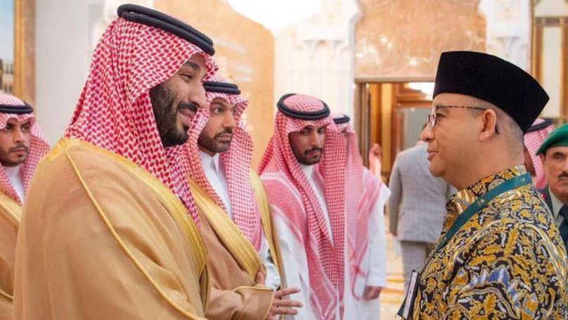 Anies Pamer Foto dengan Putera Mahkota Arab Saudi MBS, Netizen: Panas Lagi Pendukung Ganjar