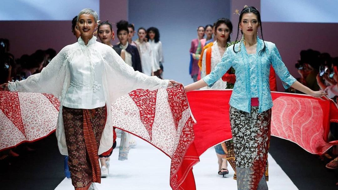3 Desainer Dewi Fashion Knight Siapkan Tema 'To Mother Earth' untuk Puncak JFW 2021