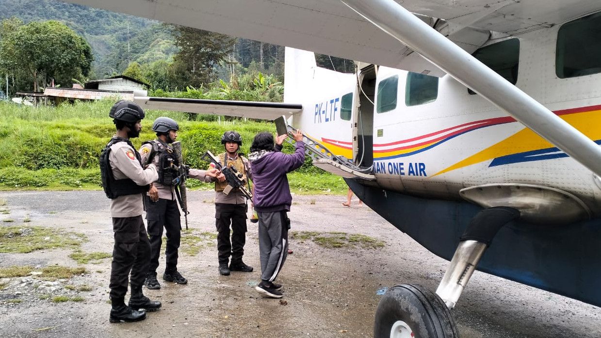 Pesawat Caravan Asian One Ditembak OTK di Papua