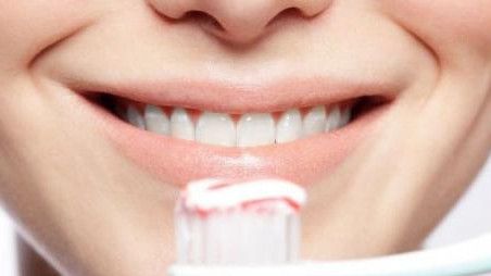 Hukum Sikat Gigi Pakai Odol Saat Puasa