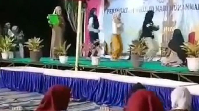 Viral Video 3 Perempuan Joget TikTok di Atas Panggung Acara Maulid Nabi