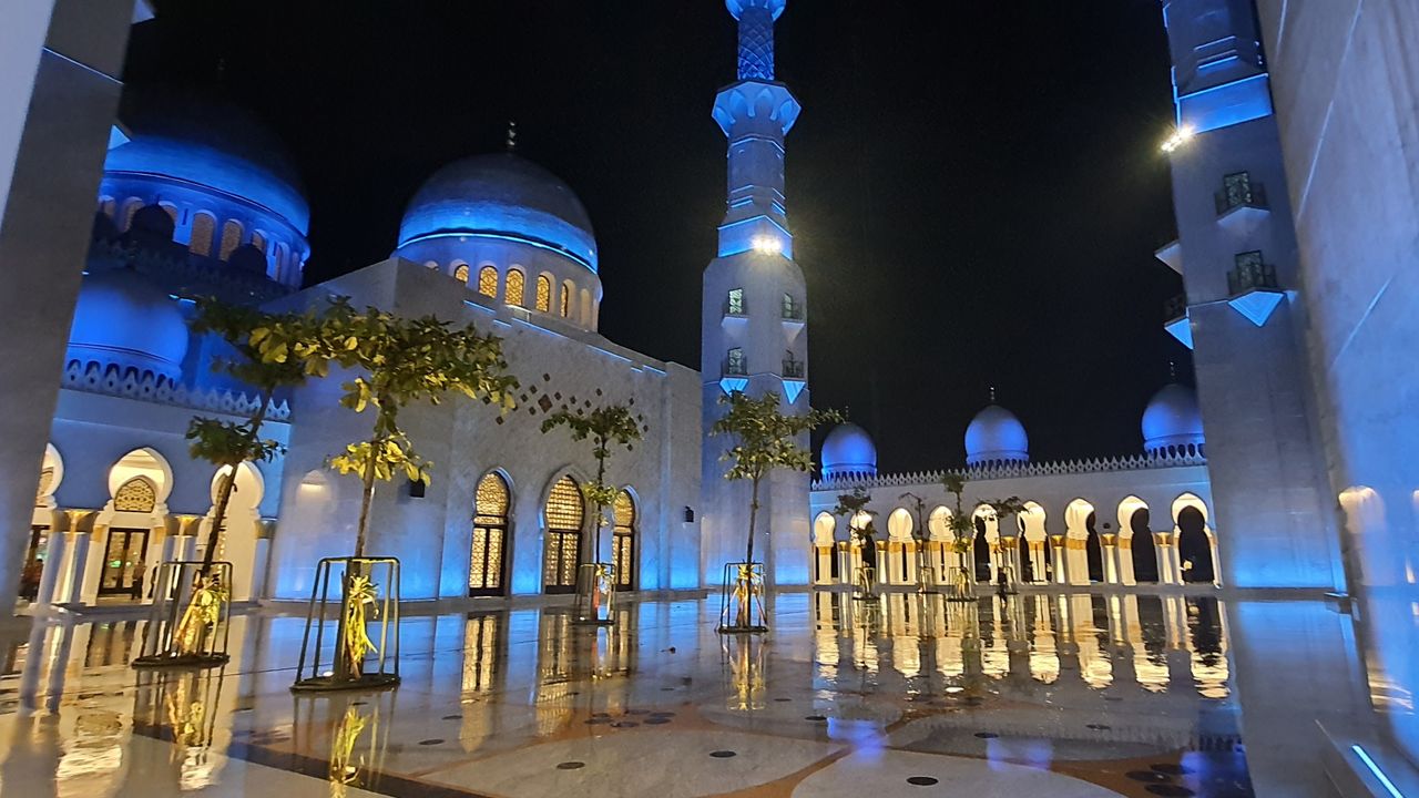 Jam Operasional Masjid Zayed Dibatasi Usai Ramadan, Ini Alasannya