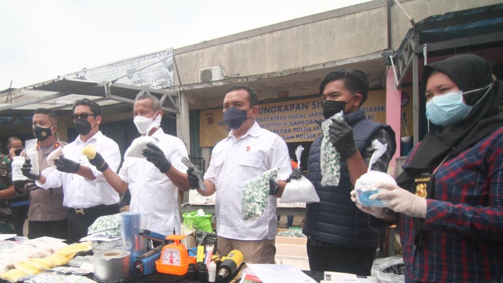 Bareskrim Polri Bongkar Pabrik Obat Ilegal di Bogor, Obat Diedarkan ke Jabodetabek