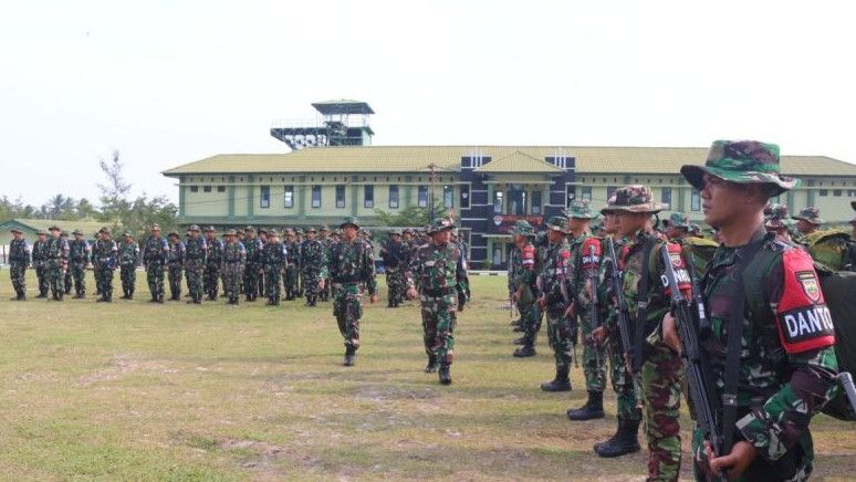 TNI Latihan Pertahankan Pulau Natuna dari Militer Asing, Kendaraan Tempur dan Peluncur Roket Diturunkan