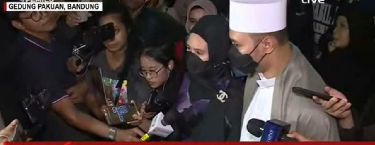 Kartika Putri dan Habib Usman bin Yahya (Foto: YouTube/Kompas TV)