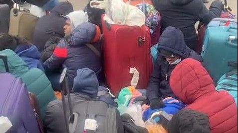 Dapat Perlakuan Rasisme di Perbatasan, Pelajar Asing di Ukraina Sampai Dipaksa Turun dari Bus