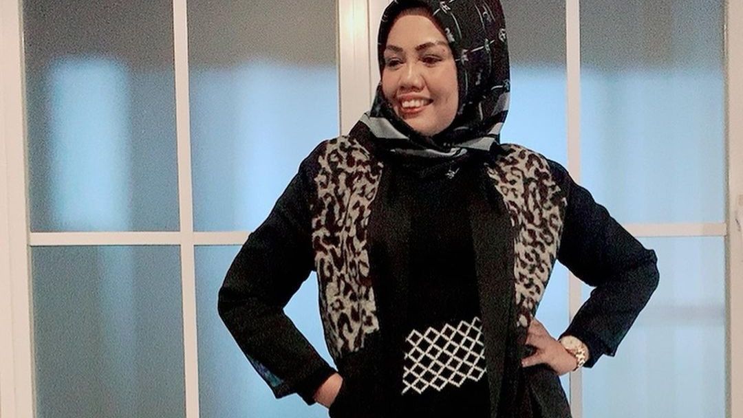 Elly Sugigi Berani Buka Hijab Lagi dan Pamer Rambut Berwarna, Netizen: Astagfirullah, Main Buka Tutup Kerudung