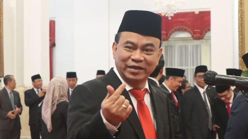 Menkominfo Ikuti OJK Soal Aplikasi Pinjol AdaKami