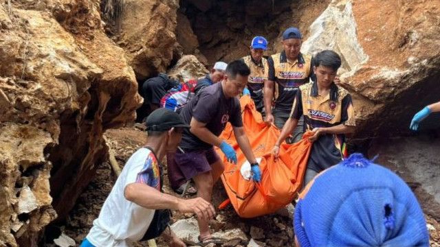 Seorang Kakek Tewas Terjatuh dan Terjepit Batu Gunung Naringgit Kalsel, Pilu