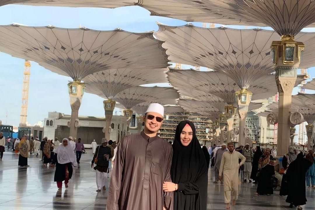 Kartika Putri dan Habib Usman bin Yahya (Foto: Instagram/@kartikaputriworld)