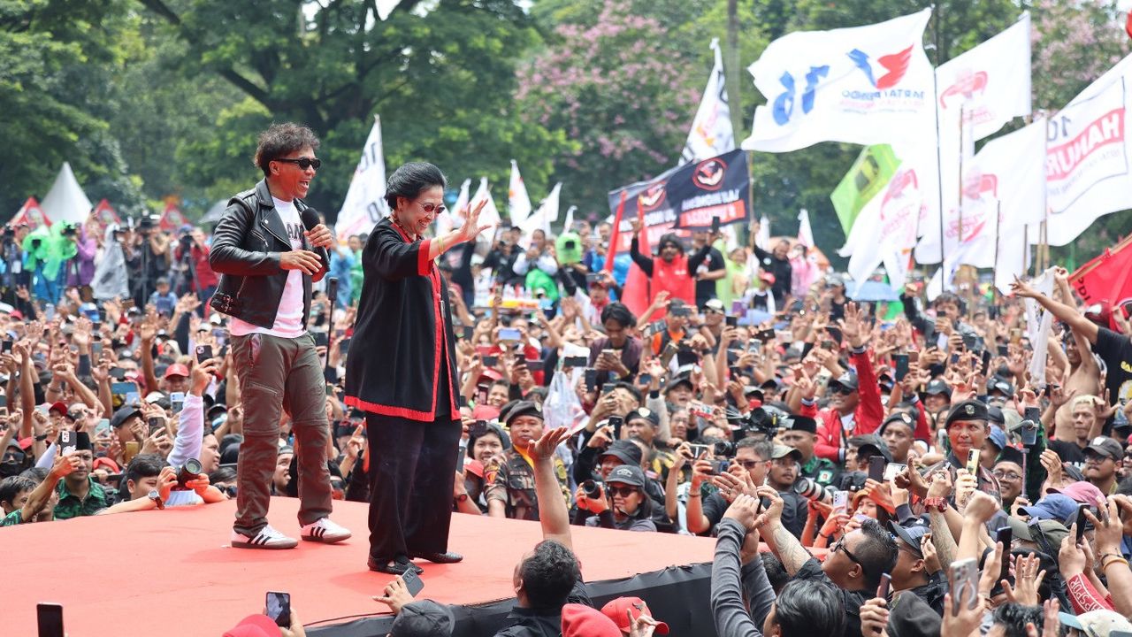 Turun Gunung Kampanye di Bandung, Megawati: Menangkan Ganjar-Mahfud Satu Putaran!