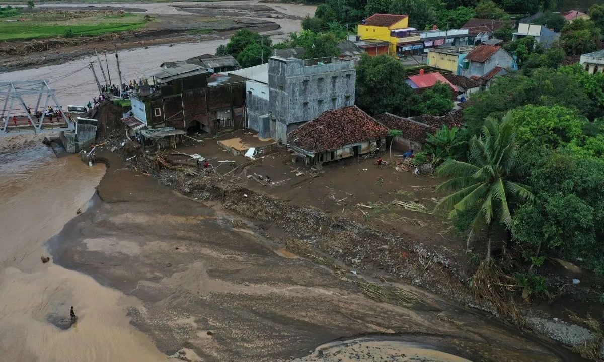Korban Jiwa Tanah Longsor dan Banjir Sukabumi Bertambah Jadi 3 Orang, 5 Orang Masih Dicari