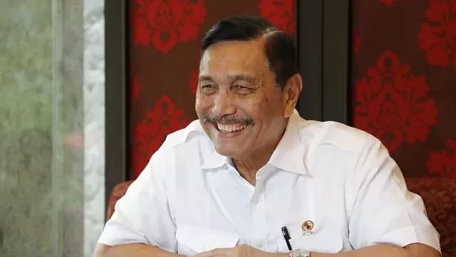 Jelang Reshuffle, Muncul Meme Kocak Luhut Akan Gantikan Posisi 7 Menteri Sekaligus