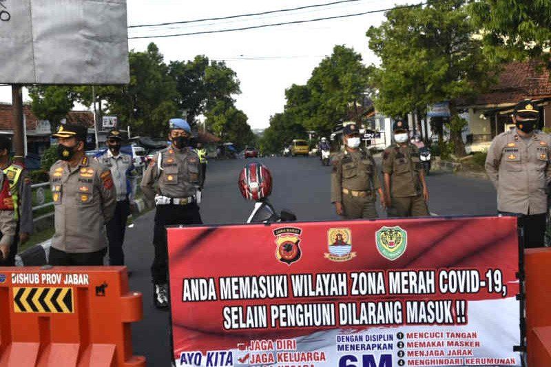 Polresta Cirebon Sekat Jalan di Wilayah Zona Merah, Ini Titiknya