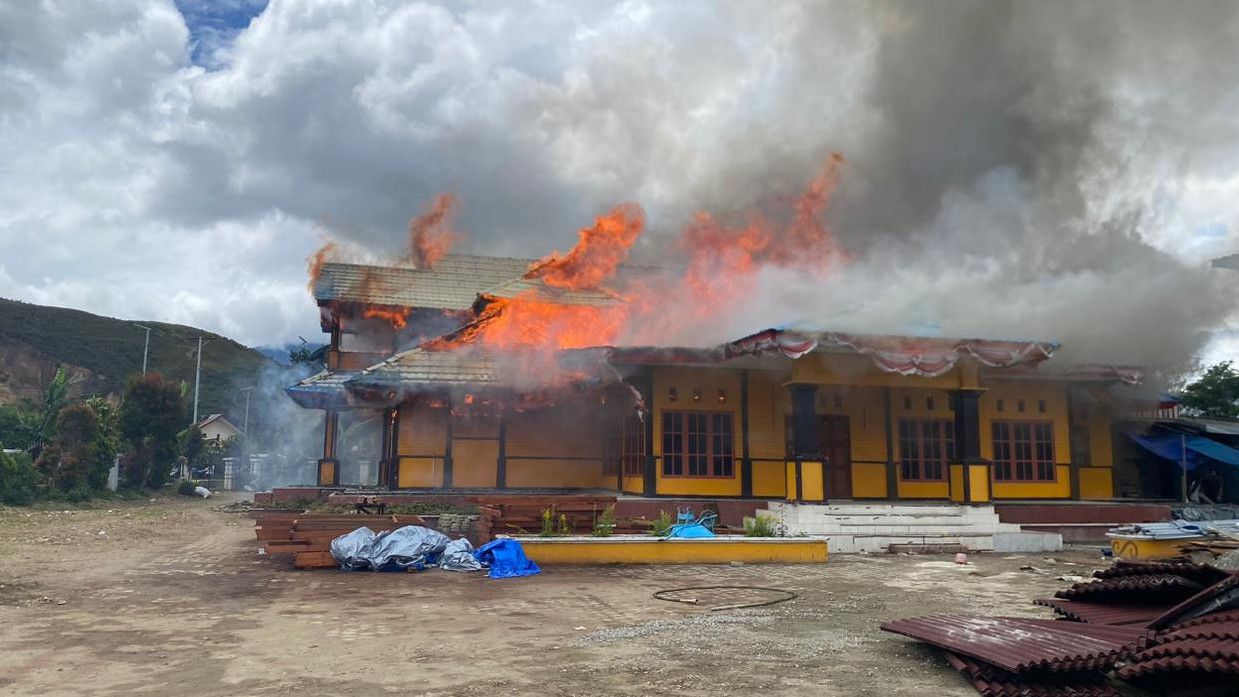 Polisi Selidiki Dugaan Penyebab Kantor Bupati Dogiyai di Papua Terbakar