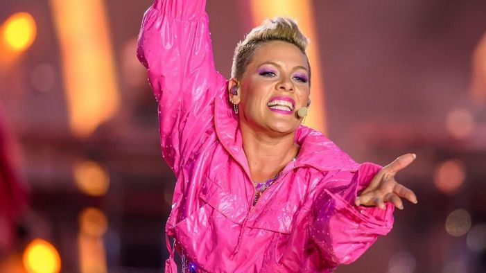 Tuai Ancaman Usai Diduga Kibarkan Bendera Israel Saat Konser, Penyanyi Pink Klarifikasi