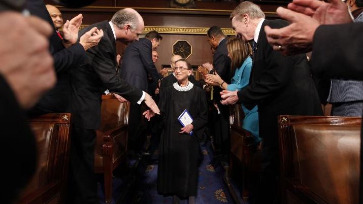 Bendera Setengah Tiang Untuk Ruth Bader Ginsburg, Hakim Agung AS dan Ikon Feminis
