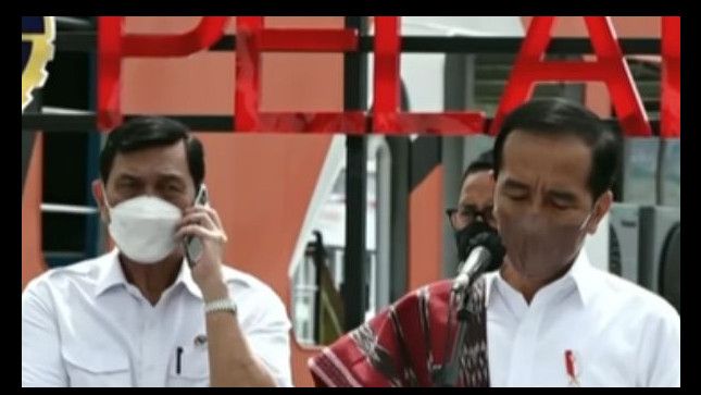 Viral Luhut Angkat Telepon Saat Presiden Jokowi Pidato, Ini Alasan Juru Bicara Kemenko Marves