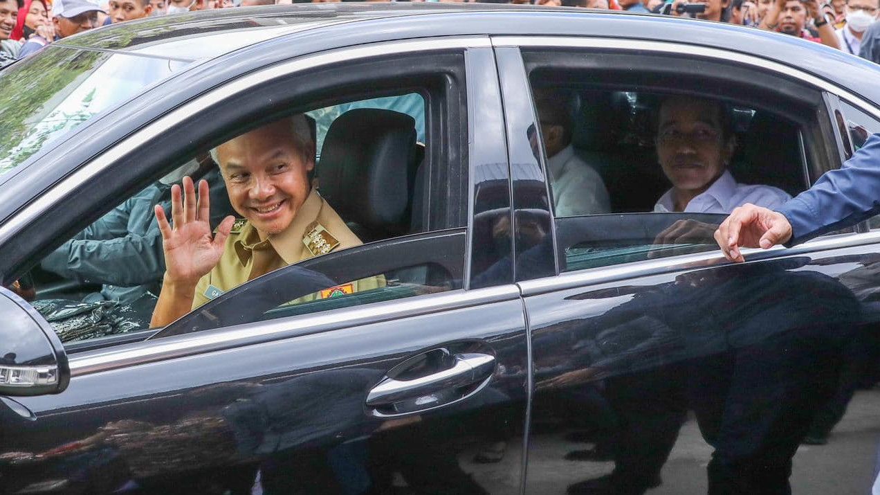 Kemarin Diterpa Isu Keretakan karena Tak Semobil, Kini Jokowi dan Ganjar Pamer Kemesraan