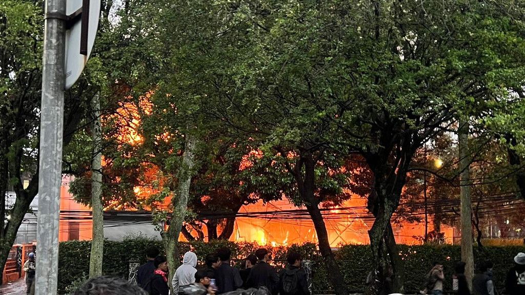 Api Bom Molotov Bakar Rumah Milik MPR di Bandung