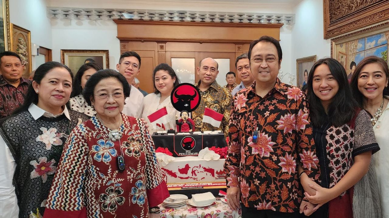 Megawati Soekarnoputri Ulang Tahun ke-76, Kue Ultahnya Bikin Salah Fokus