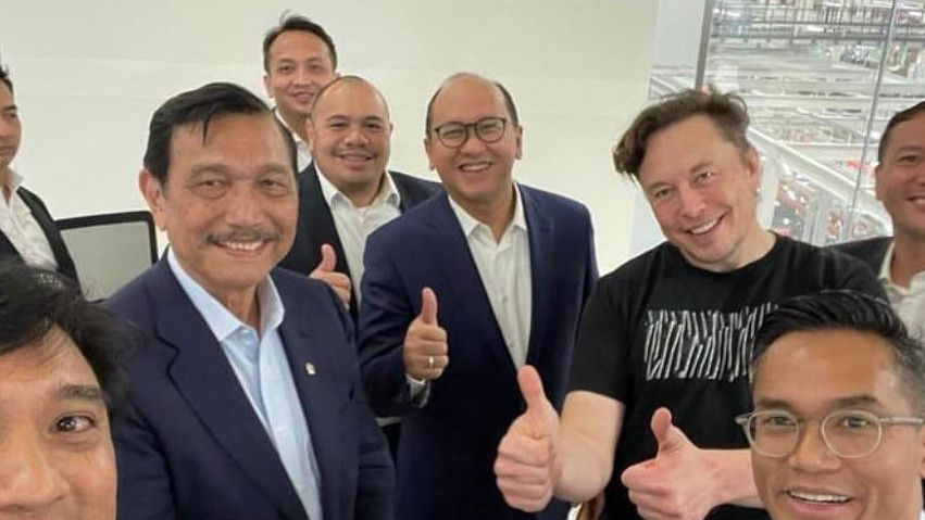 Gak Ada Takutnya! Elon Musk Cuma Pakai Kaos Saat Ketemu Menko Luhut