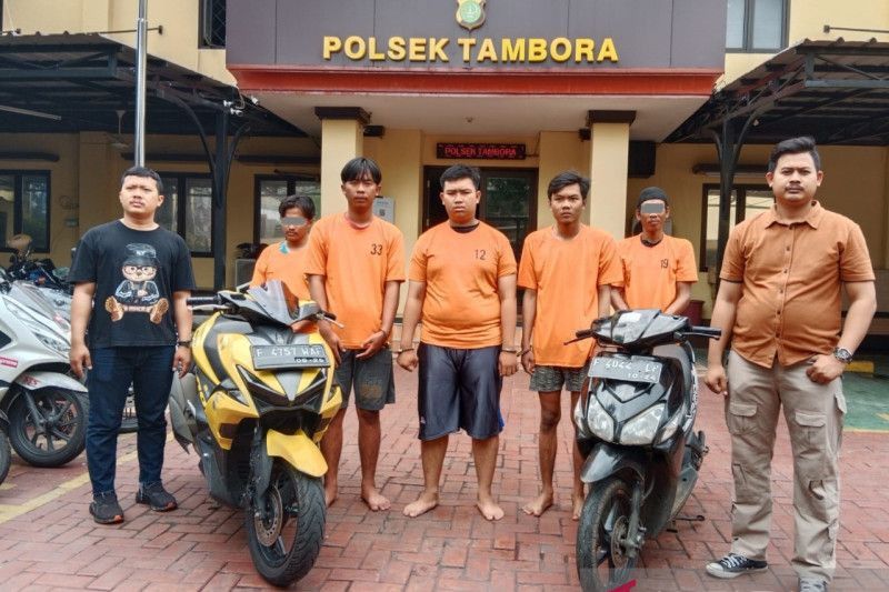 Tiga Polisi Gadungan Curi Kendaraan Motor Ditangkap di Tambora Jakbar