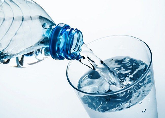Mengapa Air Minum Kita Sebut Air Putih, Bukan Air Bening?