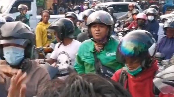 Merasa Dirugikan, Ojol di Makassar Marahi Demonstran: Pulang Saja Kau di Kampungmu!