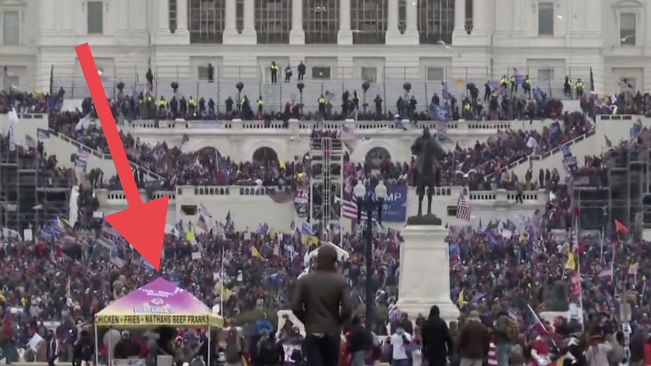 Capitol Rusuh, Tenda Pedagang Kentang Goreng Tertangkap Kamera, Warganet: Seperti di Indonesia!