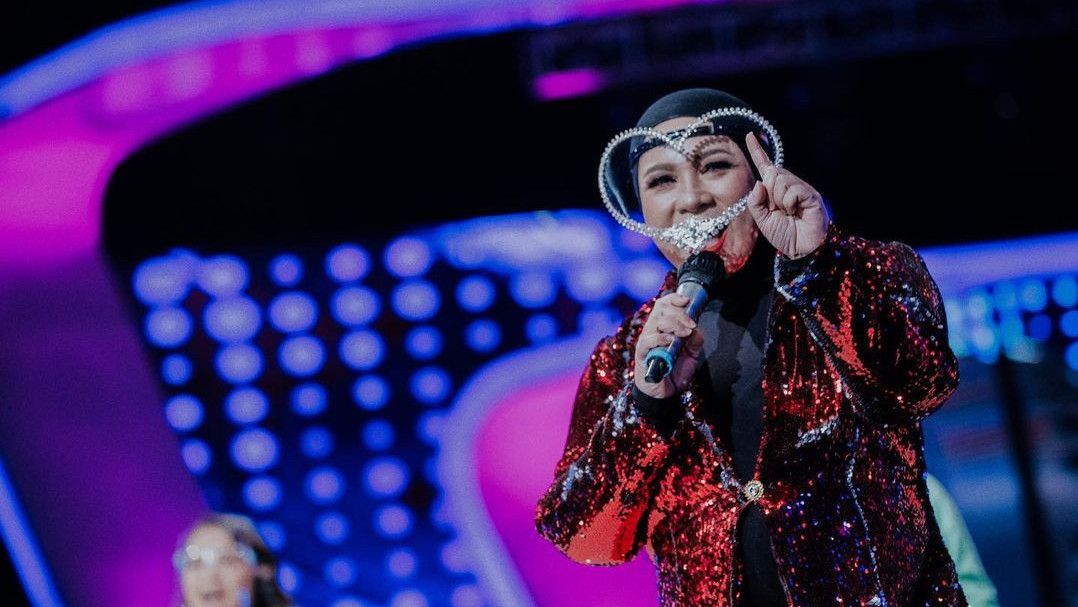 Dikritik dr Tirta Tak Pakai Masker, Berikut Potret Melly Goeslaw dengan Face Shield Anti Mainstream