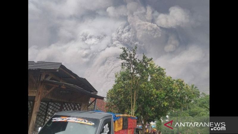 Gunung Semeru Meletus, Puluhan Warga Langsung Diungsikan