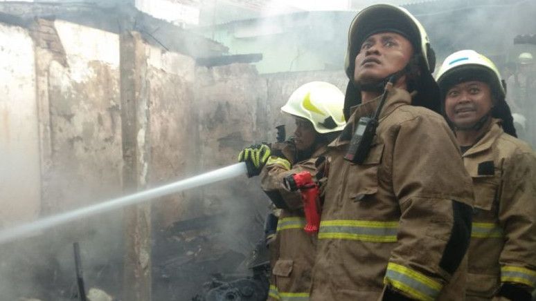 10 Rumah di Penggilingan Cakung Hangus Terbakar, Diduga Akibat Korsleting Listrik