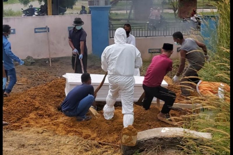 Satgas COVID-19 Kepri: Pengubur Jasad Pasien COVID-19 Tak Perlu Baju Hazmat, Cukup Masker Ganda