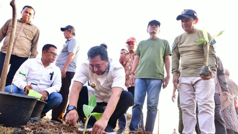 Pj Gubernur Sulsel Bahtiar Usul Dana Desa Digunakan untuk Budi Daya Pisang dan Pembuatan Rumpon