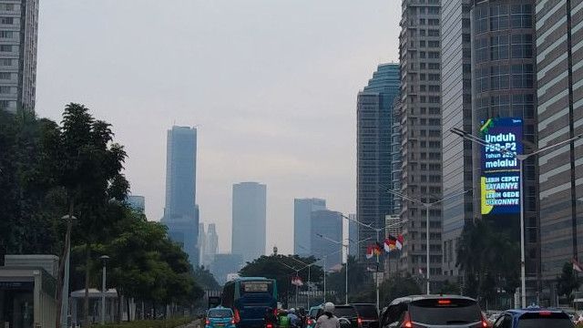 DKI Jadi Kota dengan Kualitas Udara Terburuk, Suhu Rendah dan Kelembaban Tinggi Picu Polusi Udara