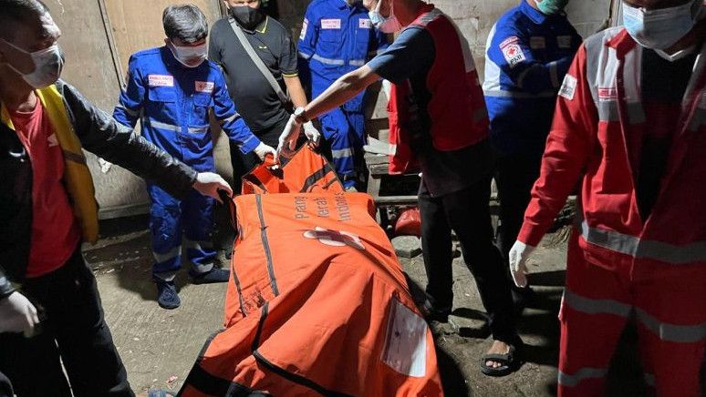 Mengenaskan, ODGJ di Aceh Tinggal Bersama Jasad Suaminya yang Sudah Membusuk di Sebuah Kios